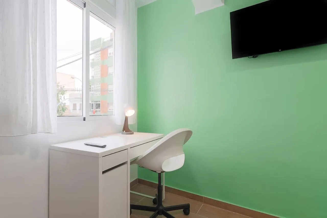 C29 Beutiful & Shiny 4 Bdrm Apartment Malaga 0*,